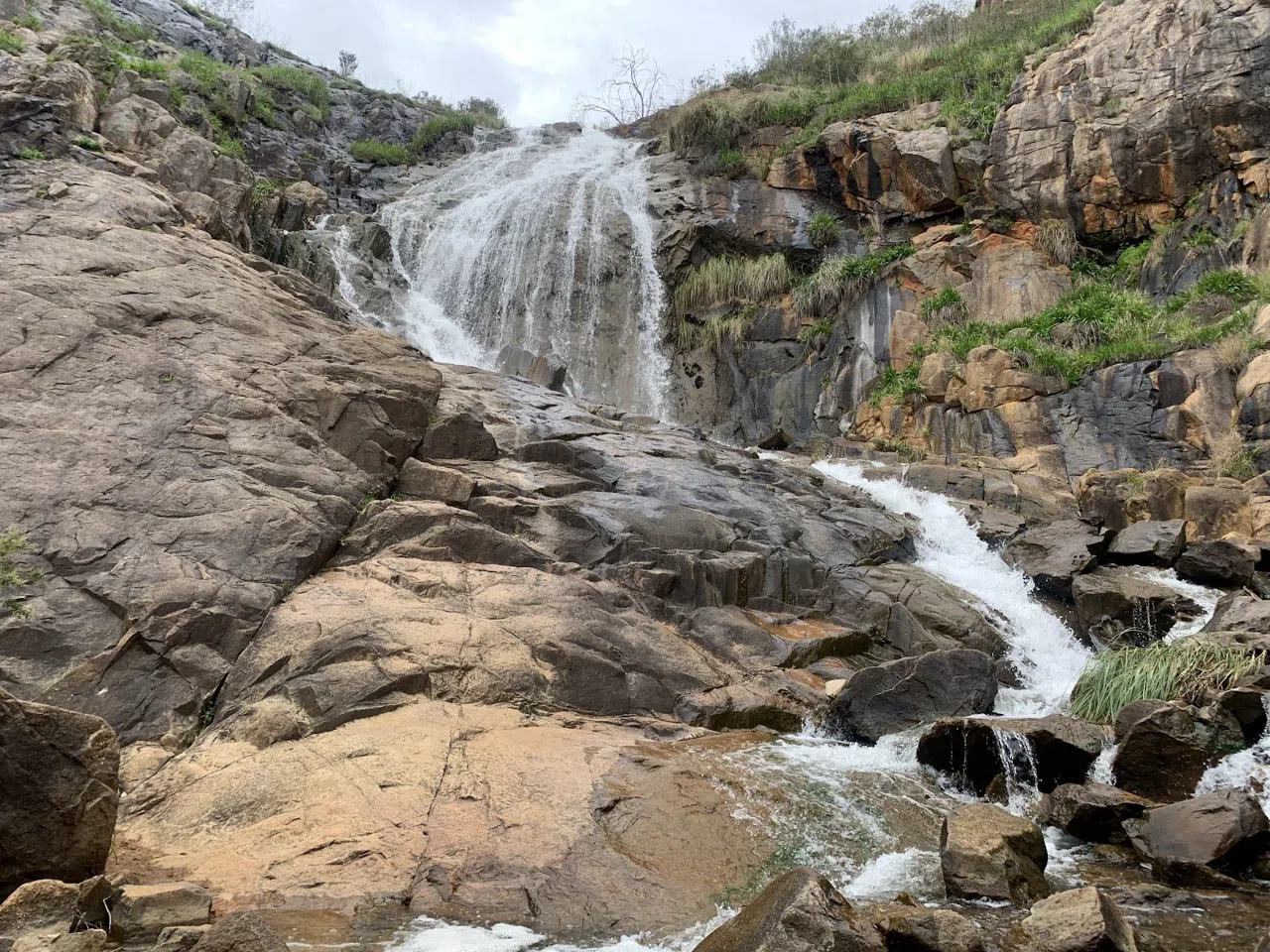Passeios pelas Cascatas de Perth Hills Depois da Chuva de Inverno