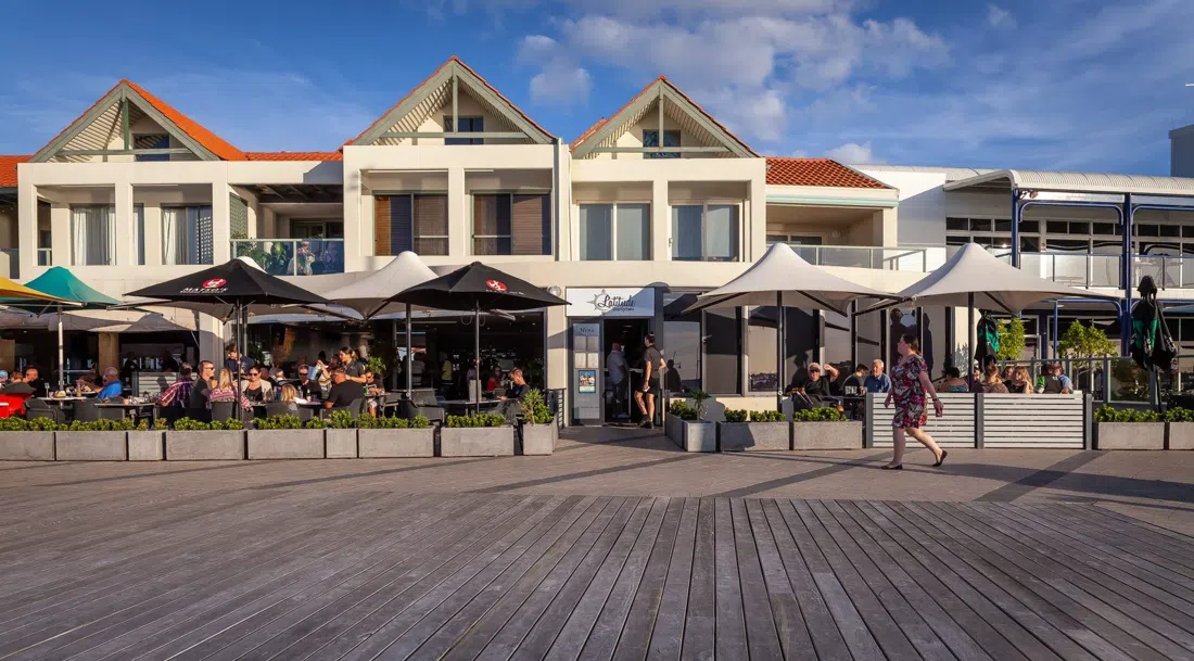 Latitude 32, Perth